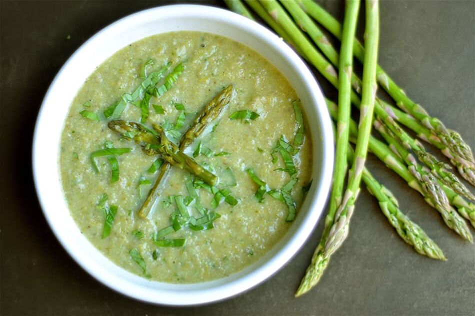 Şorba mirîşk û asparagusê